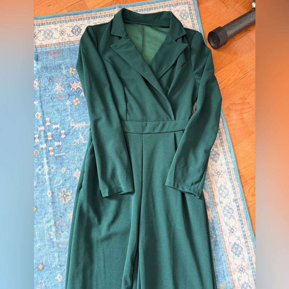 Elegant Green Women's long sleeve jumpsuit- zipper on the side with pockets